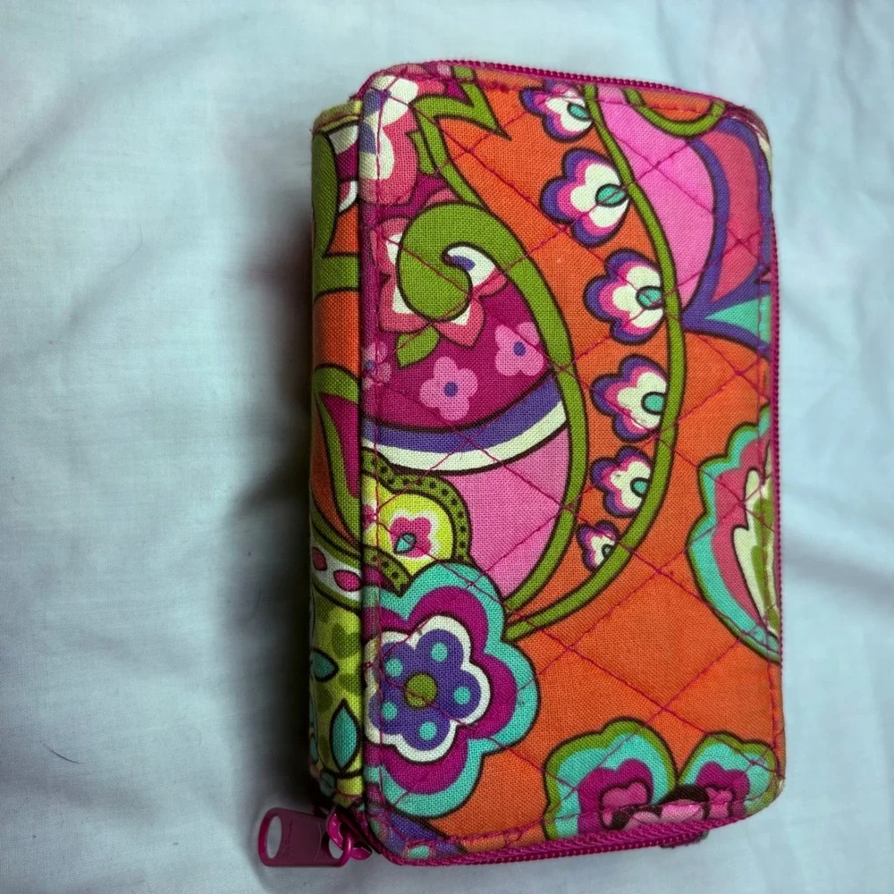 Vera Bradley Quilted Cotton Zip Around Wallet Pink Orange Floral‎ Paisley
